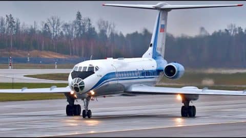 Tupolev Tu-134 saying goodbye shaking his wings and taking off as a fighter jet | World War Wings Videos