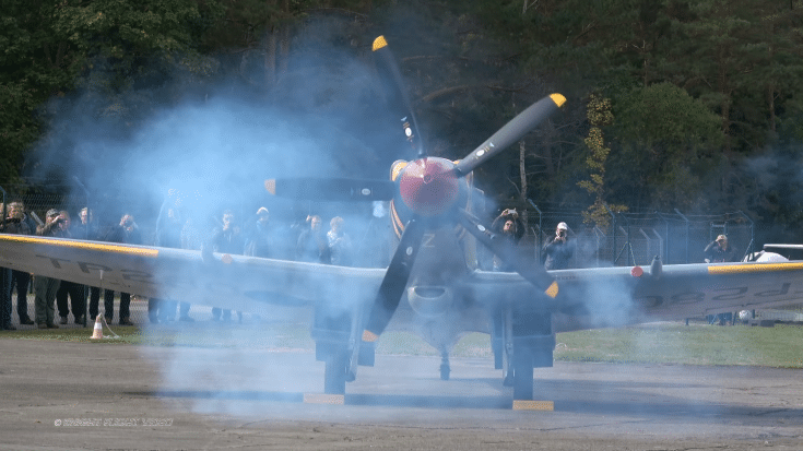 Supermarine Spitfire Mk.XVIIIe – AWESOME Rolls Royce Griffon SOUND! | World War Wings Videos