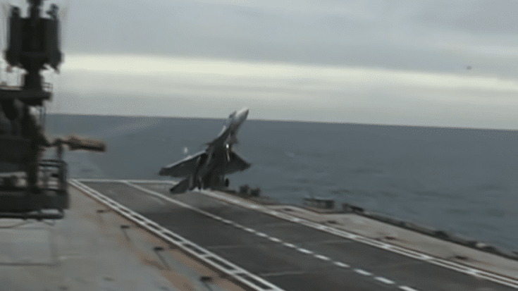 Su-33 Tries To Do A Cobra Landing On Carrier | World War Wings Videos