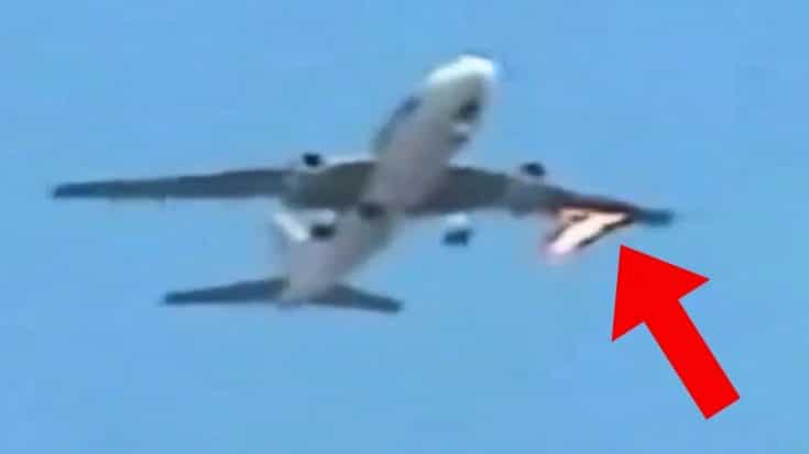 Cargo Plane Gets Hit By Missile, Lands Safely! | World War Wings Videos