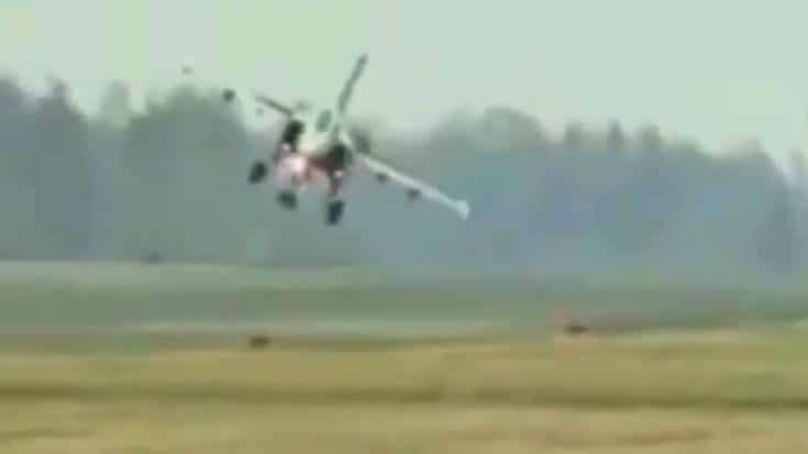 Fighter Jet Crashes During Landing | World War Wings Videos