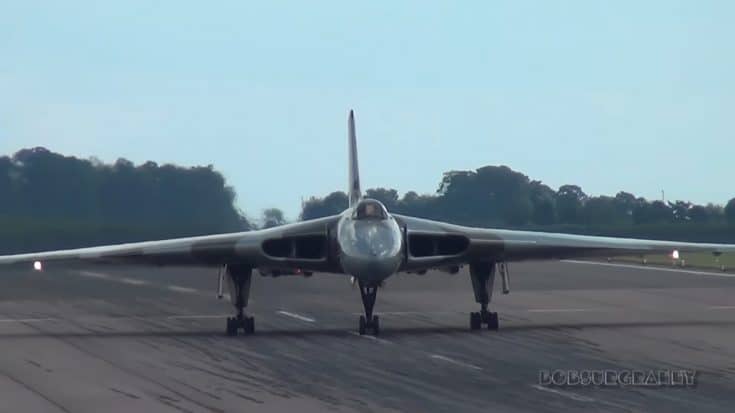 Vulcan Bomber Appears At RAF Waddington | World War Wings Videos