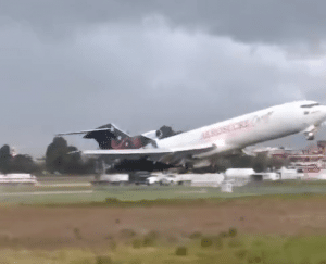 New Video Emerges of Aerosucre Flight A4320 Incident