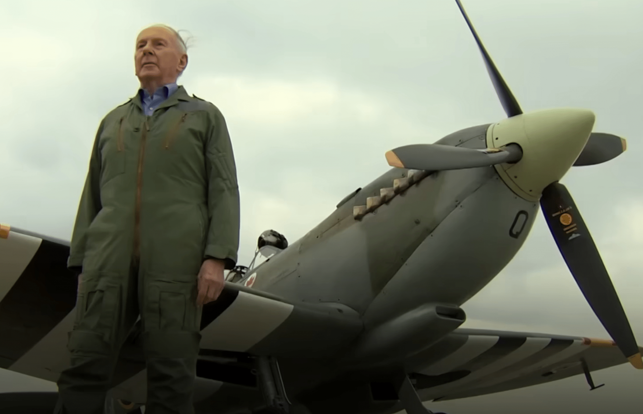Spitfire Clip Watch an Incredible Moment When a WW2 Veteran Flies Again a Spitfire ...