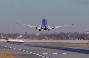 Watch Southwest Airlines Narrowly Avoids Collision at Chicago’s Midway Airport