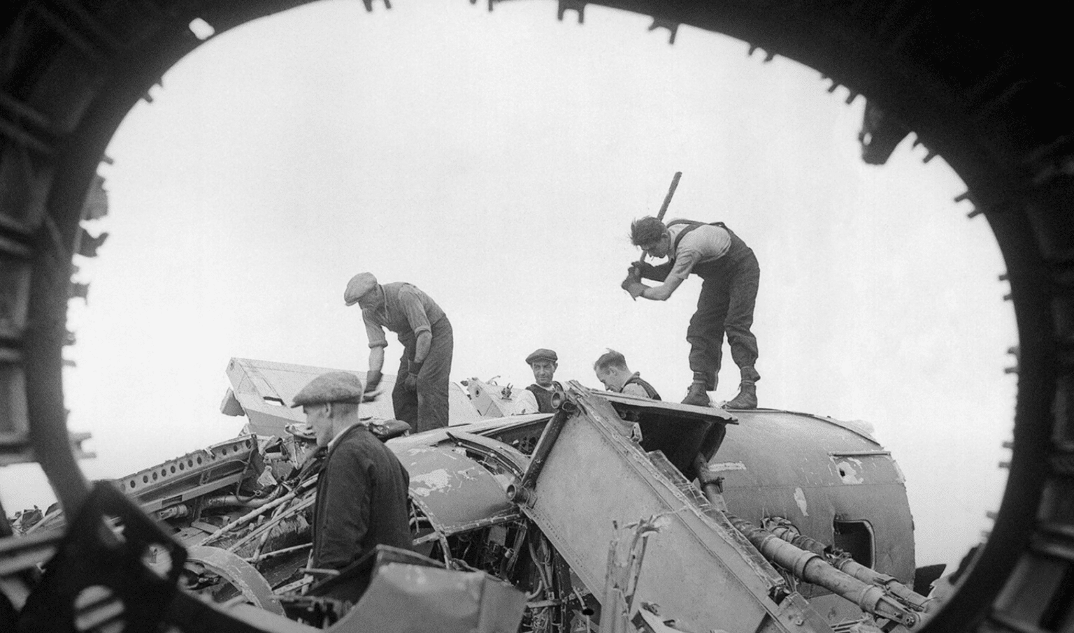 10 Rare Photos During the Battle of Britain and Blitz - World War Wings