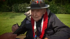 “Papa Jake” Larson: D-Day Hero, TikTok Star, and National Treasure, Dies at 102