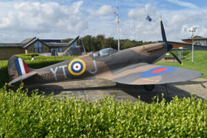 The British Test Pilot Who Pulled a 12G Inverted Dive to Save the Spitfire