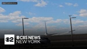 United Airlines Hits Bakery Truck while Landing at Newark Airport